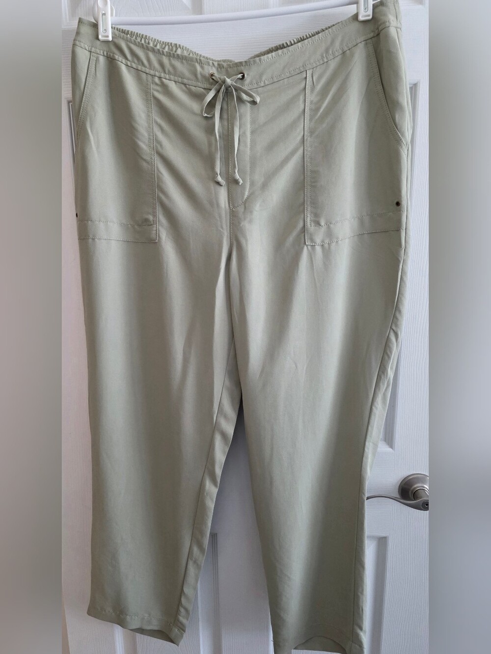 Chico's Sz 3 Cargo Green Pull On Pants Elastic Waist Casual